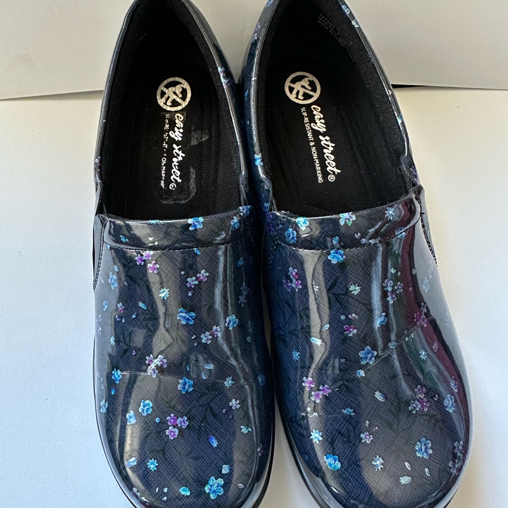 Easy Street Women's Floral Mules - Black and Blue